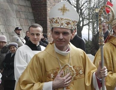 Miniatura: Ile zarabia najmłodszy biskup w Polsce?...