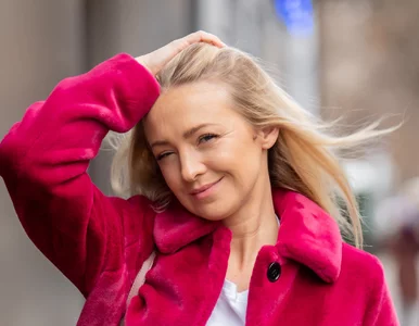 Miniatura: Barbara Kurdej-Szatan z aktem oskarżenia....