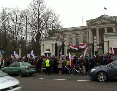 Miniatura: Antywojenny protest przed ambasadą Rosji w...