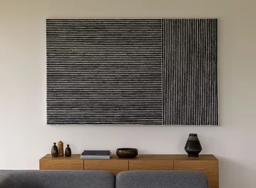 Jesienny i nostalgiczny. Parterowy dom zaprojektowany przez Norm Architects 