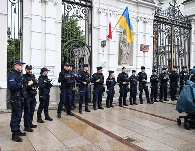 Miniatura: Rektor UW wezwał policję w odpowiedzi na...