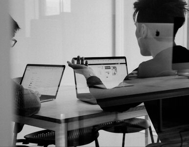 Miniatura: Polacy wciąż zarabiają dużo mniej niż...