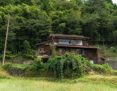 Miniatura: Niegdyś tętnił życiem, dziś stoi pusty....