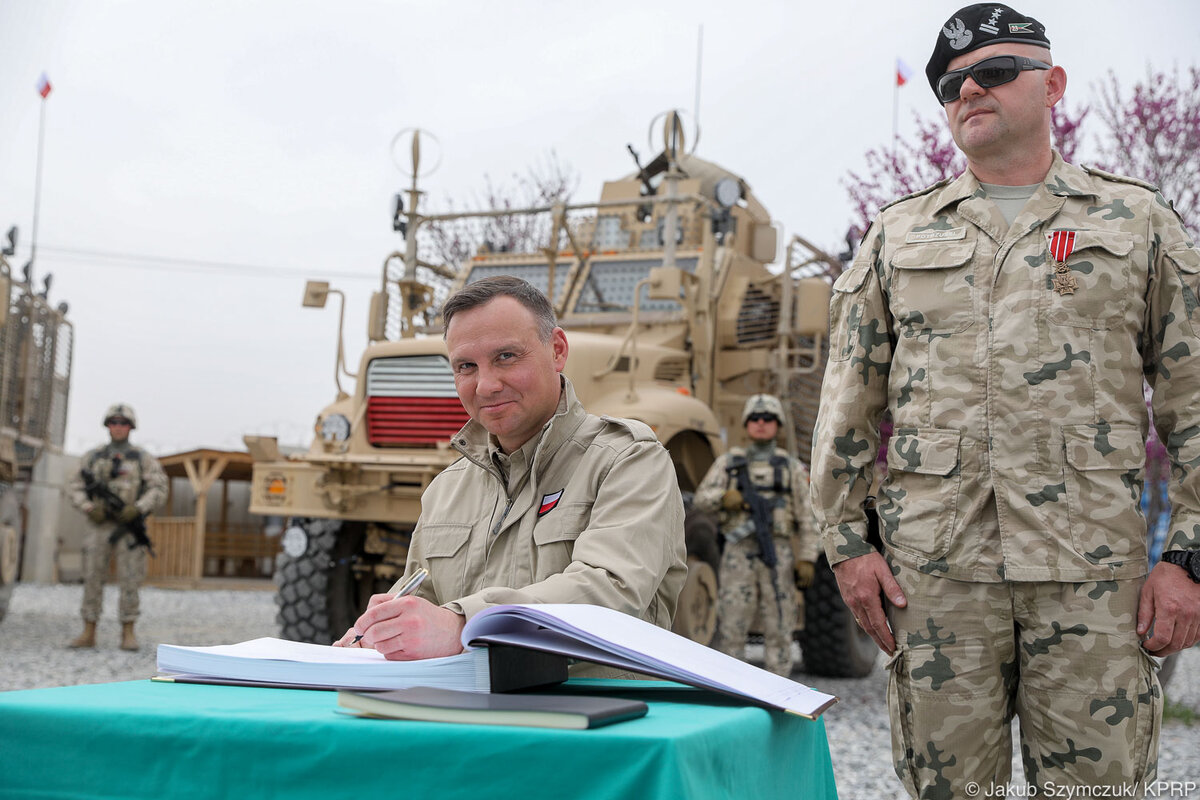 Andrzej Duda w bazie Bagram 