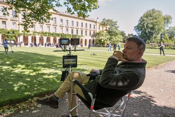 Guy Ritchie na planie serialu „Młody Sherlock” 