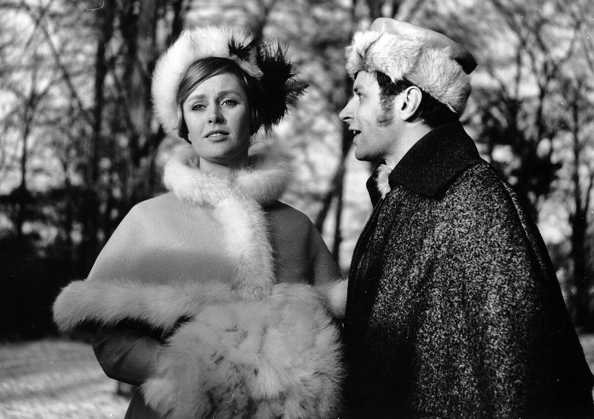 Kadr z filmu „Marysia i Napoleon” Kadr z filmu Leonarda Buczkowskiego z 1966 roku. Na zdjęciu: Beata Tyszkiewicz i Andrzej Zaorski.
