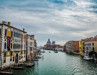 Miniatura: Obowiązek noszenia bielizny, zakaz...