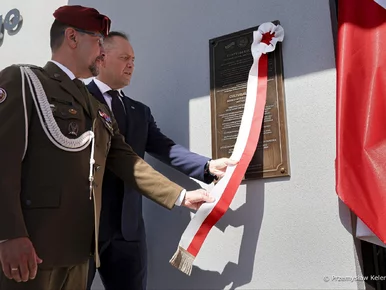 Miniatura: Amerykanin osłonił Polaka własnym ciałem....