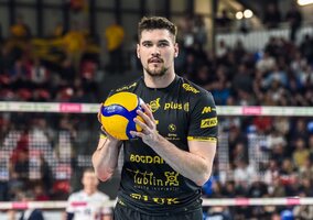 Miniatura: Został odwieszony po&nbsp;aferze...