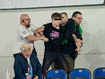 Sebastian U. (w czarnej koszulce)