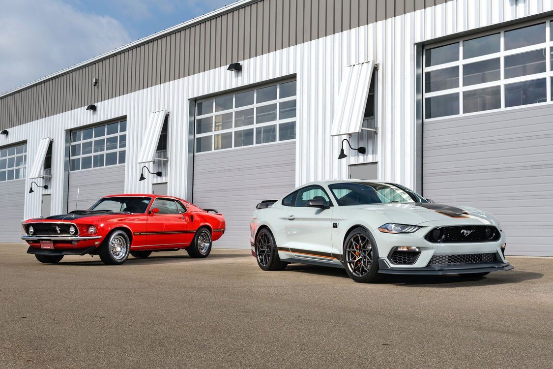 Ford Mustang Mach 1 Sportowe auto ma proste zadanie. Stanowi pomost między najmocniejszą wersją GT, a autami sygnowanymi przez Shelby’ego – czyli GT 350 i GT 500.