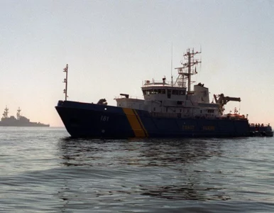 Miniatura: Kutry rybackie z antenami i masztami na...