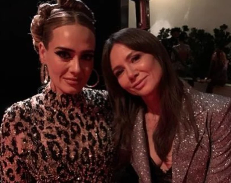 Miniatura: Kinga Rusin pozuje z Adele po Oscarach....