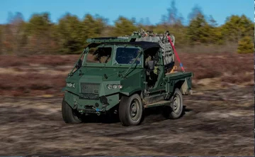 AERO 4x4 15 pierwszych egzemplarzy AERO 4x4 (wraz z 15 przyczepami) trafiło do 6. Brygady Powietrznodesantowej im. gen. bryg. Stanisława Sosabowskiego w Krakowie.