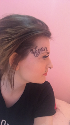 Miniatura: Młoda Brytyjka wytauowała sobie na twarzy...