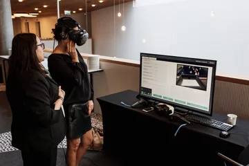 Symulator służący do wykrywania oraz leczenia lęków i fobii Symulator służący do wykrywania oraz leczenia lęków i fobii stworzony przez firmę Tomorrow