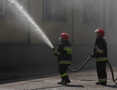 Miniatura: Pożar w Łodzi - płoną rozpuszczalniki