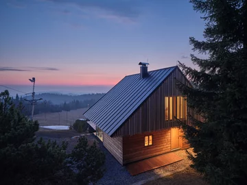 Drewniany dom w górach, projekt SENAA 