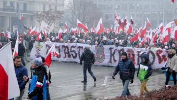 Marsz Niepodległości - jeden z transparentów niesiony przez uczestników 