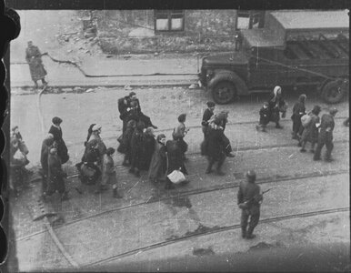 Miniatura: Jego ojciec robił zdjęcia w getcie. Po 80...