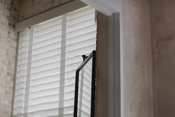 Śródziemnomorski klimat w pochmurnym Londynie, projekt Red Deer downloadfor.press, red deer