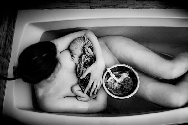 Miniatura: Tak intymnych zdjęć z porodu jeszcze nie...