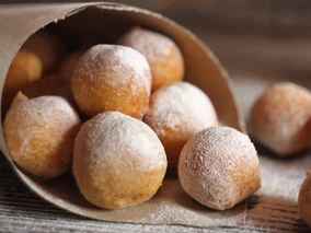 Miniatura: Mięciutkie i lekkie pączki serowe na...