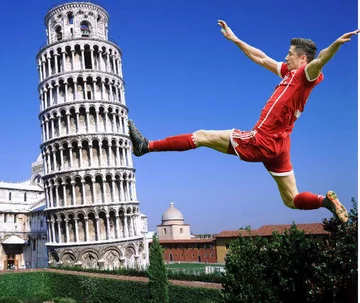 Lewandowski i Krzywa Wieża w Pizzie 