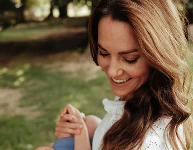 Miniatura: Księżna Kate z dziećmi na... drzewie. Nowe...