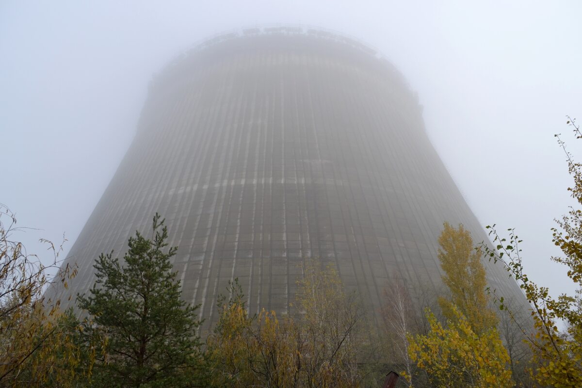 Chłodnia kominowa V i VI bloku elektrowni w Czarnobylu 