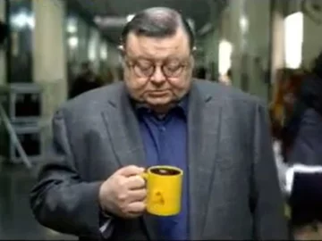 „Ale sobie nalałem. Ale doniosę. Bardzo ładnie niosę”. Wojciech Mann wypowiada te słowa w reklamie: