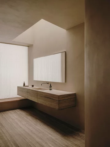 Kojący minimalizm paryskiego domu, projekt Holzrausch 