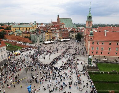Miniatura: Warszawa wstrzymała oddech. Zawyły syreny,...