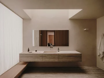 Kojący minimalizm paryskiego domu, projekt Holzrausch 