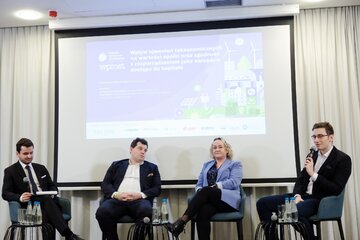 Od lewej; Bartosz Giza, Radosław Maruszkin, Agnieszka Filarska, Filip W&oacute;jcik