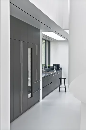 Ciemna kuchnia marki ZAJC, dom w Gdyni 