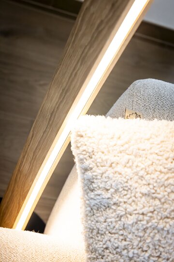 Lampy Dubai i&nbsp;Ziad powstały z&nbsp;jednego kawałka litego dębowego drewna &ndash; to&nbsp;przykład świadomego projektowania i&nbsp;oszczędnego wykorzystania materiału