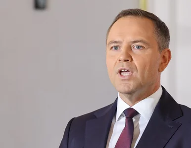 Miniatura: Sondaż po aferze mieszkaniowej. Nawrocki...