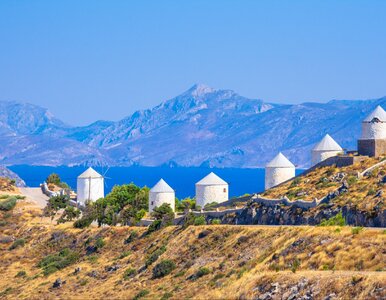 Miniatura: Grecka wyspa z włoską duszą. Turyści...