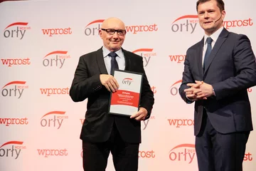 Orły Tygodnika „Wprost” 2016 na Pomorzu ENERGA S.A., Grupa Lotos S.A. oraz prezydent Gdyni Wojciech Szczurek zostali laureatami Orłów Tygodnika „Wprost” na Pomorzu. Nagrody wręczono w poniedziałek w sopockim Sheraton Hotel. Statuetkę w imieniu prezydenta Gdyni odebrała wiceprezydent Katarzyna Gruszecka-Spychała.