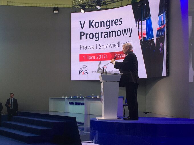 Jarosław Kaczyński na kongresie partii