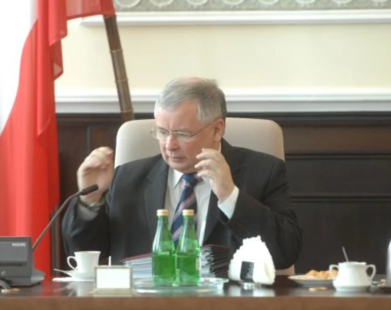 Miniatura: Kaczyński u fryzjera poprawia wizerunek