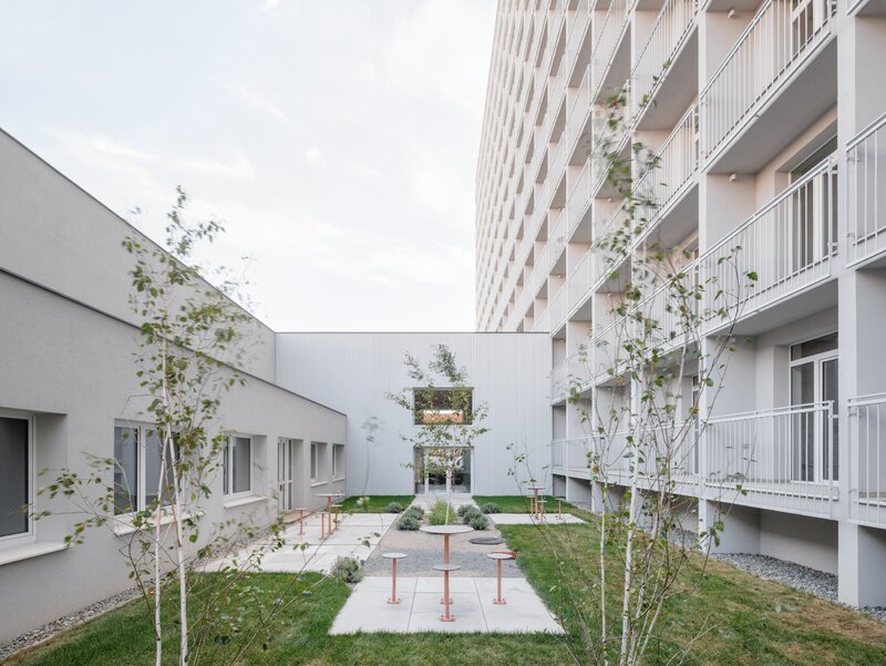 Dawny hotel robotniczy w&nbsp;Koszycach odzyskał modernistyczną godność, projekt  Atrium Architekti