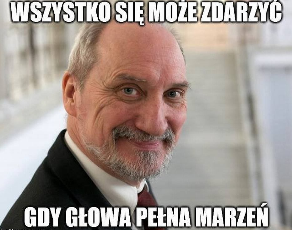 Memy z Antonim Macierewiczem 