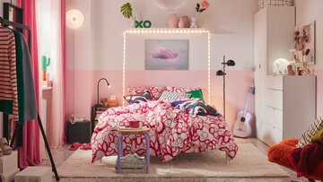 Nowa kolekcja IKEA łączy intensywne kolory, organiczne formy i funkcjonalne rozwiązania, tworząc wnętrza sprzyjające codziennemu dobrostanowi 