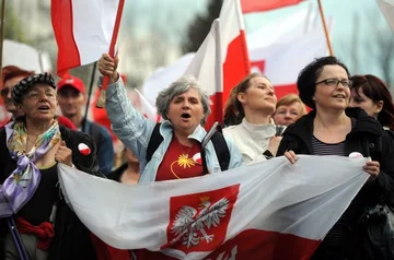 Telewizji TV Trwam bronili starsi... (fot. PAP/Grzegorz Jakubowski)