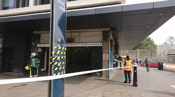 Ewakuacja na stacji metra Tower Hill 