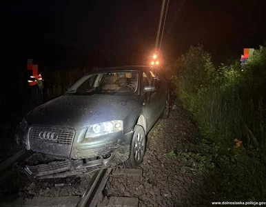 Miniatura: Pijany zostawił samochód na torowisku. O...