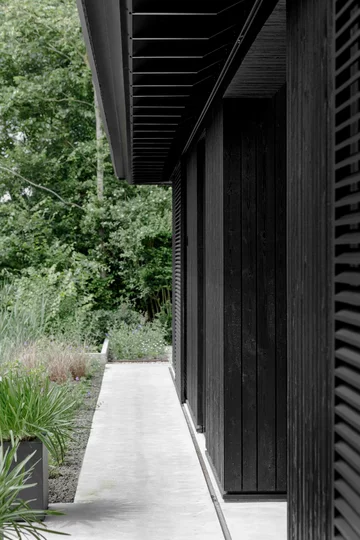 Dom dla seniorów. Mieszkają na jednej działce z dziećmi i wnukami. Projekt i29 architects 