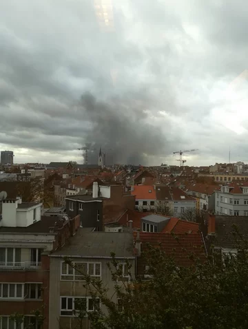 Kłęby dymu nad Brukselą 